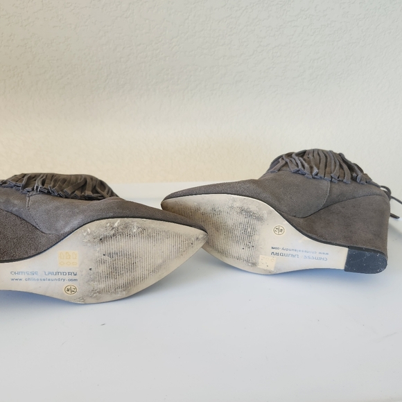 Chinese Laundry Gray Suede Fringe Bootie sz 7 1/2 - Picture 6 of 6